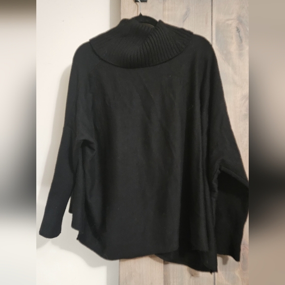 CALVIN KLEIN Black Buckle-Detail Turtleneck Poncho. Size S/M NWT - Picture 4 of 16